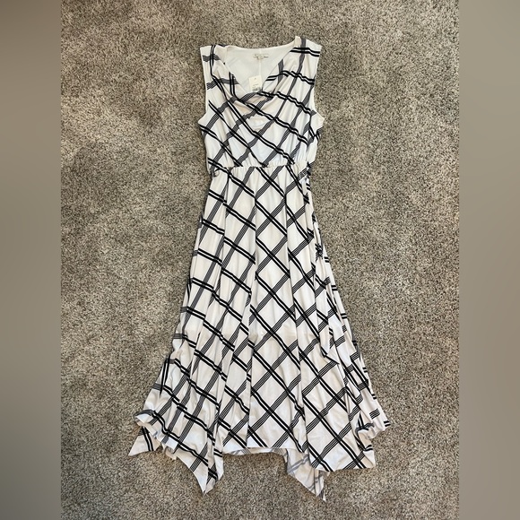 Professional Dress - Picture 2 of 2